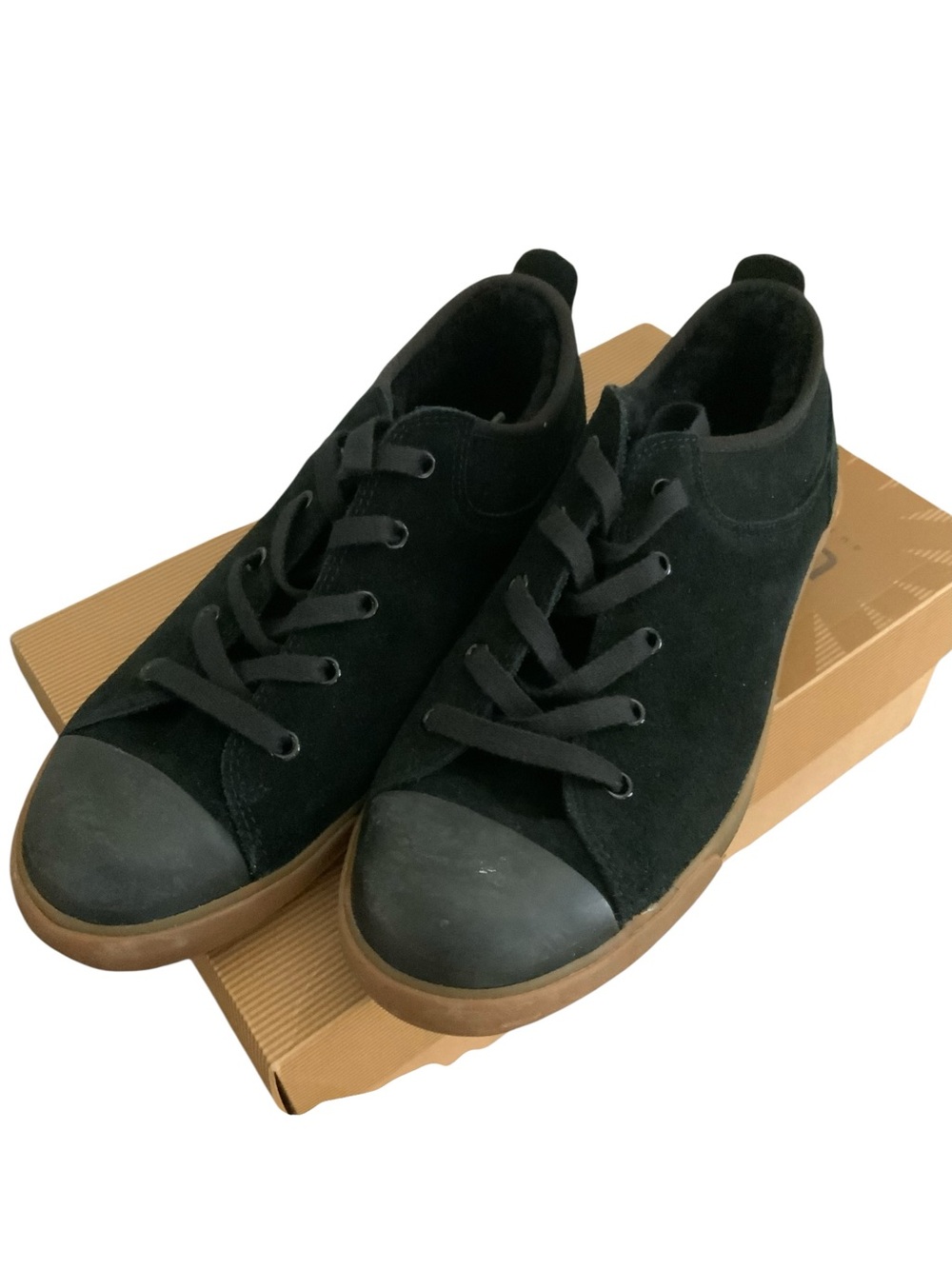 NEW UGG Australia Big Kid's Sz 6 Kameron Black Sheepskin Sneakers